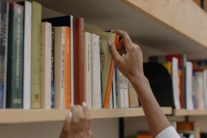 Maksud Buku Fiksyen Dan Bukan Fiksyen