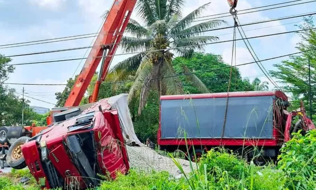 Nahas Ngeri Lori Ragut 9 Anggota FRU Maut Kemalangan 1 Anggota FRU Maut