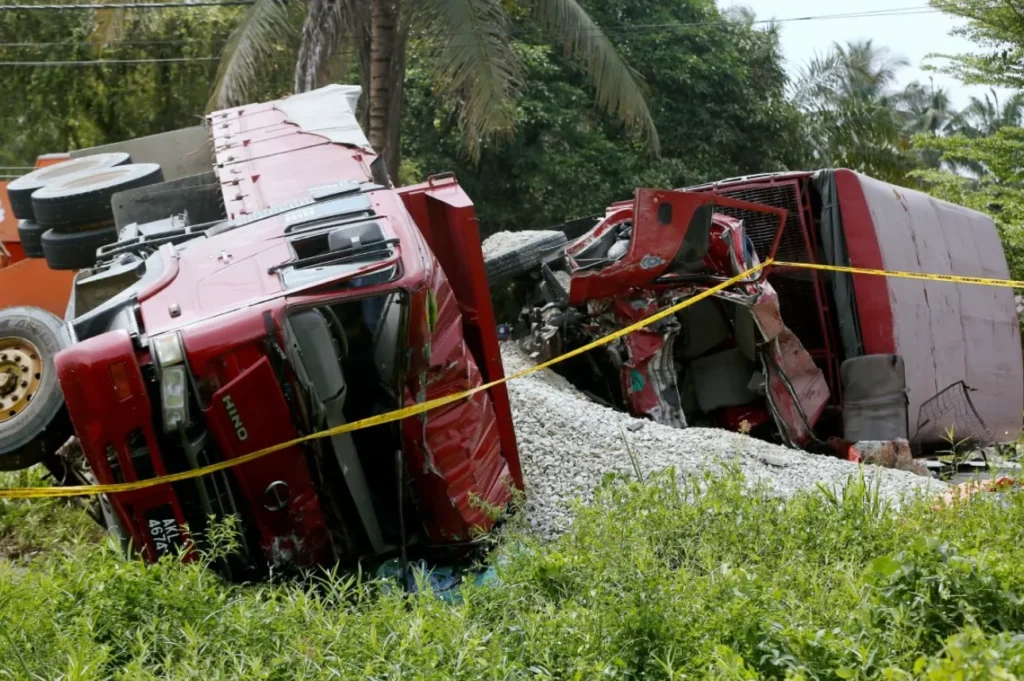 Nahas Ngeri Lori Ragut 9 Anggota FRU Maut Kemalangan 2 Anggota FRU Maut Kemalangan