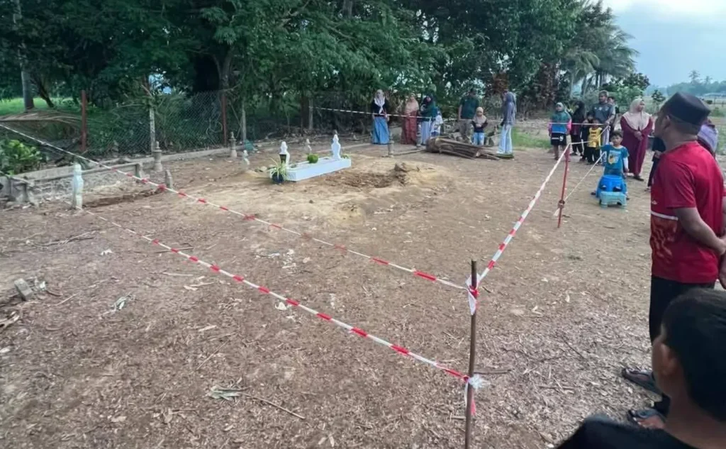 Ambil Tanah Buat Azimat? Khurafat di Kubur Nurly Shahirah 4 Amalan Khurafat Di Kubur Nurly Shahirah 3