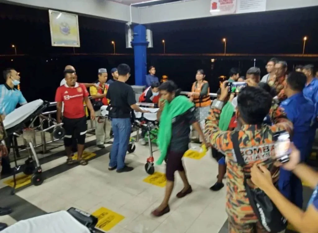 Ngeri! Bot Terbalik diPulau Perhentian Ragut 3 Nyawa 9 Bot Terbalik Pulau Perhentian Ragut 3 Nyawa 10