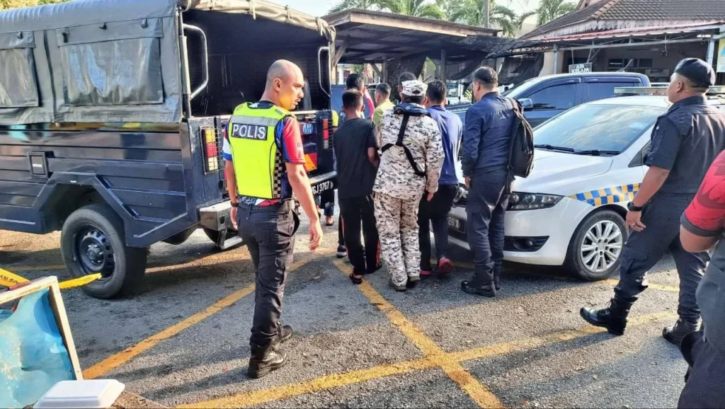 Ngeri! Bot Terbalik diPulau Perhentian Ragut 3 Nyawa 10 Bot Terbalik Pulau Perhentian Ragut 3 Nyawa 3