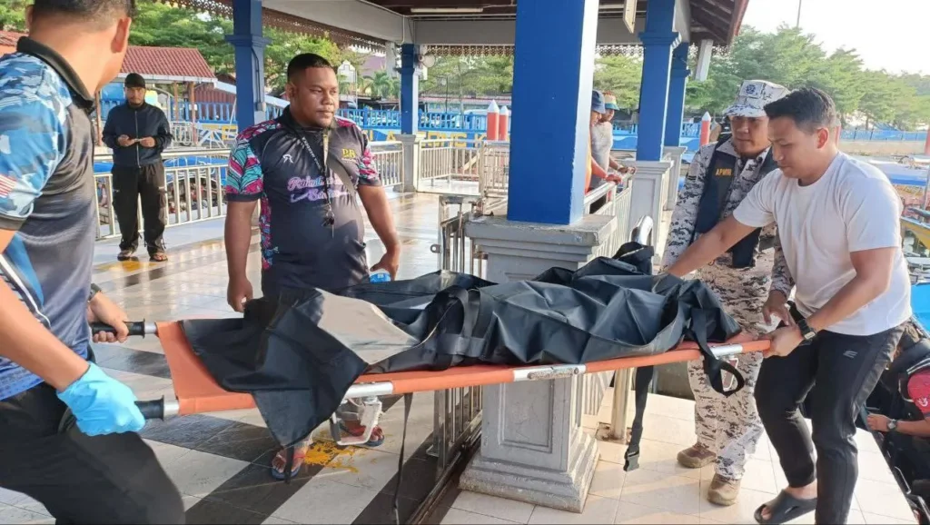 Ngeri! Bot Terbalik diPulau Perhentian Ragut 3 Nyawa 8 Bot Terbalik Pulau Perhentian Ragut 3 Nyawa 4