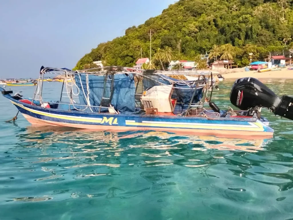 Ngeri! Bot Terbalik diPulau Perhentian Ragut 3 Nyawa 3 Bot Terbalik Pulau Perhentian Ragut 3 Nyawa 8