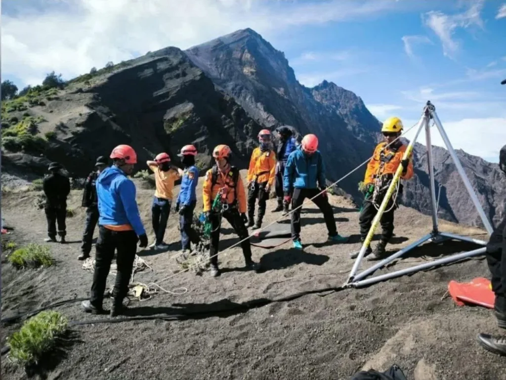 Ngeri! Juliana Marins di Gunung Rinjani Berakhir Tragis 6 Juliana Marins di Gunung Rinjani Berakhir Tragis 1
