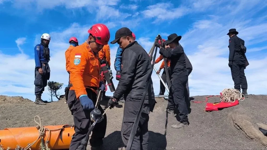 Ngeri! Juliana Marins di Gunung Rinjani Berakhir Tragis 7 Juliana Marins di Gunung Rinjani Berakhir Tragis 2