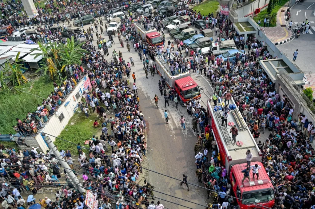 NGERI! Pesawat Tentera Bangladesh Terhempas ke Sekolah 8 Pesawat Tentera Bangladesh Terhempas ke Sekolah 1