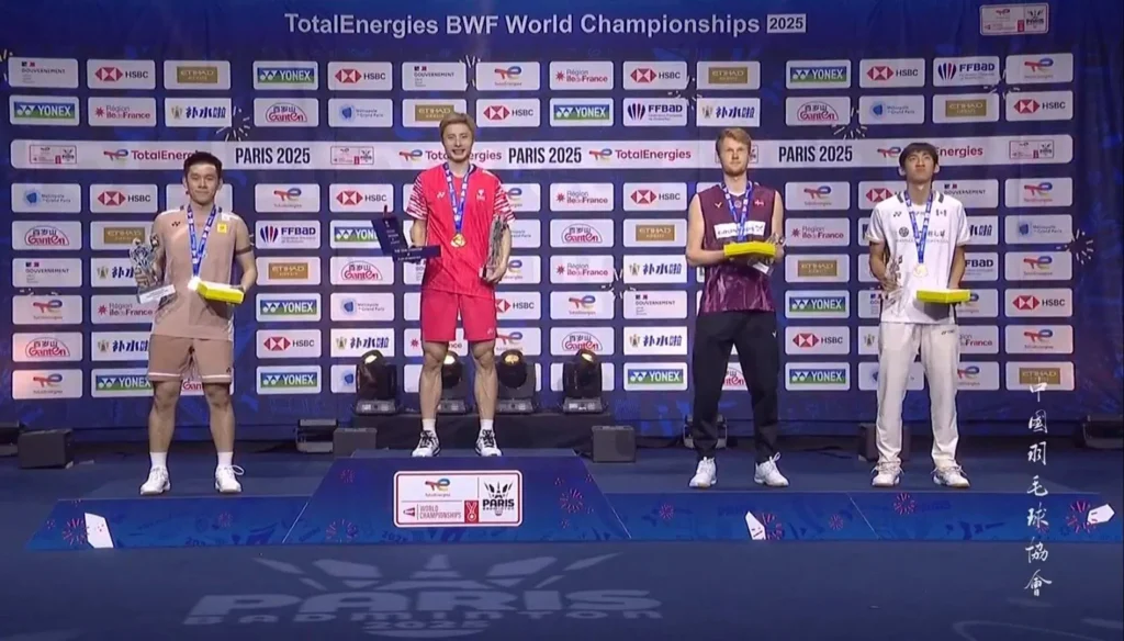 Juara Perseorangan Lelaki Podium Kejohanan Dunia BWF TotalEnergies 2025 1